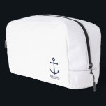 Trousse De Toilette Ancre Bleue marine Nautique Groomsmen personnalisé<br><div class="desc">Ancre bleu marine minimaliste moderne Groomsmen personnalisées Cadeaux avec ancre bleu marine et nom de marionnettiste personnalisé avec titre en bleu marine moderne sans serif style police sur arrière - plan blanc. Parfait aussi pour le meilleur homme,  père de la mariée,  porteur de bague et plus.</div>