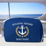 Trousse De Toilette Bienvenue à bord Nom du bateau Ancre Gold Laurel S<br><div class="desc">Un sac personnalisé, à thème nautique, cosmétiques, toilettage et kit de toilette pour vous garder des articles de voyage organisés et sûrs. Ce design comprend une ancre de bateau sur mesure avec des feuilles de laurier de couleur or et une étoile d'or avec un texte riche lisant "Welcome Aboard" et...</div>