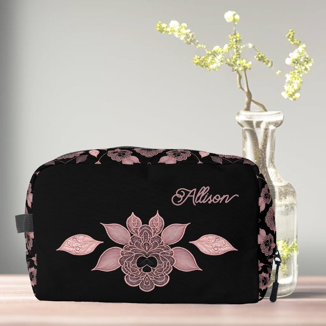Trousse De Toilette Élégant rose sur dentelle noire dans le style vint (Créateur téléchargé)