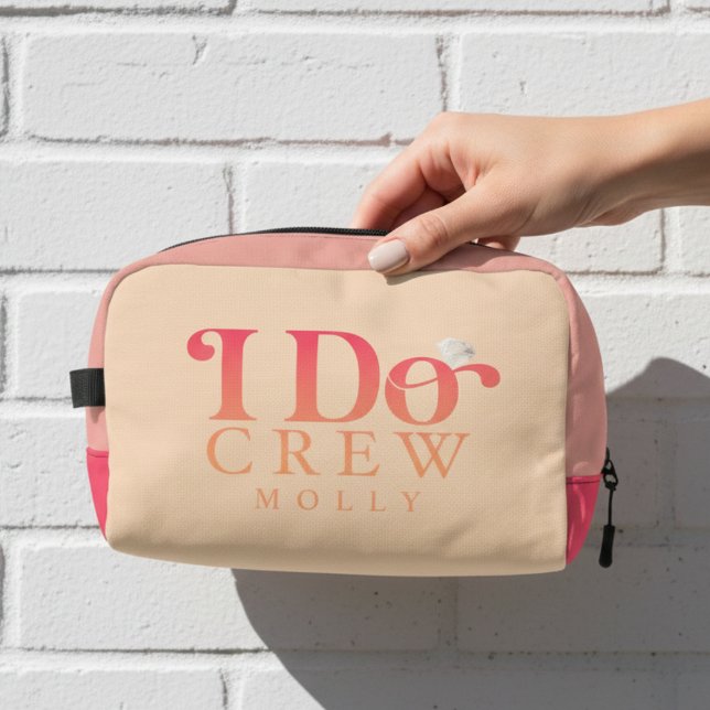 Trousse De Toilette Équipe Moderne de Je Siècle Dégradé de Coucher de  (Get the crew together in style with this trendy "I Do Crew" design!)