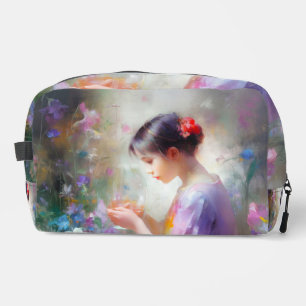 Trousse De Toilette Fille admirant une fleur dans ses mains