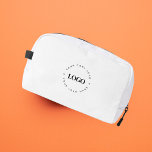 Trousse De Toilette Logo d'affaires circulaire personnalisé minimalist<br><div class="desc">Faites la promotion de votre entreprise grâce à cet élégant kit dopp,  doté d'un modèle logo personnalisé ! Ajoutez facilement votre propre logo en cliquant sur l'option "personnaliser".</div>