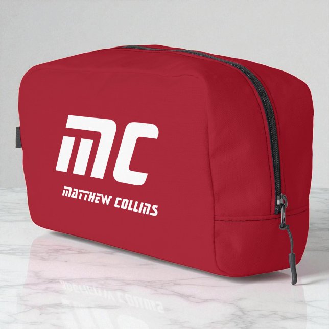 Trousse De Toilette Monogramme rouge uni Nom du petit ami Texte simple (Solid Red Monogram Boyfriend Name Text Simple Dopp Kit)