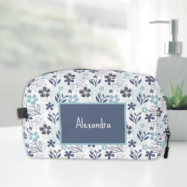 Trousse De Toilette Motif de fleurs bleues (dopp kit with flower pattern and name)