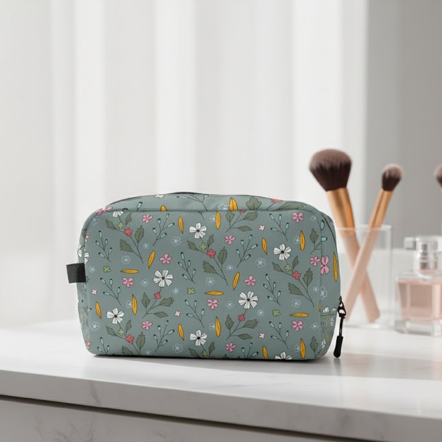 Trousse De Toilette Necessaire for children with flower print. (Créateur téléchargé)