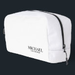 Trousse De Toilette Nom du Groomsman Personnalisé Classique<br><div class="desc">Cadeaux Groomsman personnalisés classiques avec nom et titre de marionnettiste personnalisé en style serif classique noir sur arrière - plan blanc. Aussi parfait pour Best Man,  Père de la Mariée et plus.</div>