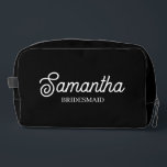 Trousse De Toilette Offre-cadeau cadeau de doyen personnalisée<br><div class="desc">Un kit dopp mariage personnalisé en noir et blanc, parfait pour les cadeaux de demoiselle d'honneur, les cadeaux de proposition de demoiselle d'honneur, les cadeaux de la partie Bachelorette et les prix de la douche nuptiale. Customisez le kit dopp à votre nom et à votre titre et créez un cadeau...</div>