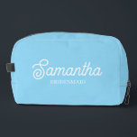 Trousse De Toilette Offre-cadeau cadeau de doyen personnalisée<br><div class="desc">Un kit dopp mariage personnalisé bleu clair parfait pour les cadeaux de demoiselle d'honneur, les cadeaux de proposition de demoiselle d'honneur, les cadeaux de la partie Bachelorette et les prix de douche nuptiale. Customisez le kit dopp à votre nom et à votre titre et créez un cadeau unique de mariage....</div>