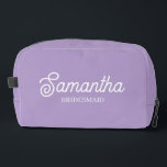 Trousse De Toilette Offre-cadeau cadeau de doyen personnalisée<br><div class="desc">Un kit dopp lavande violet personnalisé mariage parfait pour les cadeaux de demoiselle d'honneur, les cadeaux de proposition de demoiselle d'honneur, les cadeaux de partie Bachelorette et les prix de douche nuptiale. Customisez le kit dopp à votre nom et à votre titre et créez un cadeau unique de mariage. Idéal...</div>