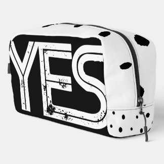 Trousse De Toilette Oui-non. Des taches noires.