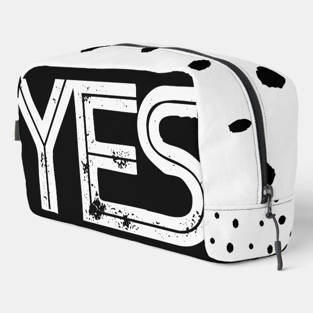 Trousse De Toilette Oui-non. Des taches noires. (Coin droit)