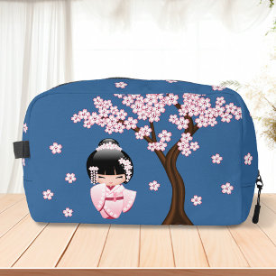Trousse De Toilette Poupée Kokeshi au kimono rose sur fond bleu
