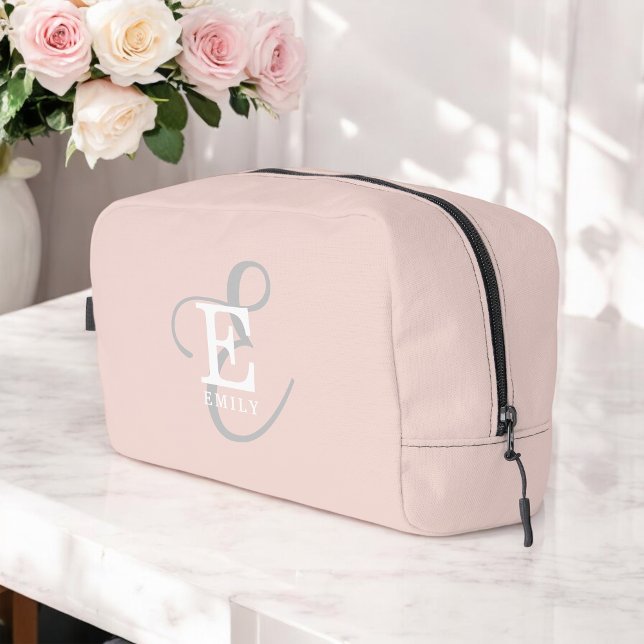 Trousse De Toilette Stylo calligraphie Monogramme Typographie Blush ro (Personalize with your name and monogram initial.)