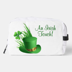 Trousse De Toilette Un chapeau de trèfle de lutin avec une touche irla