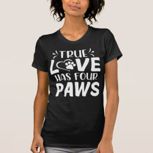 True Love possède un T-shirt propriétaire de chien
