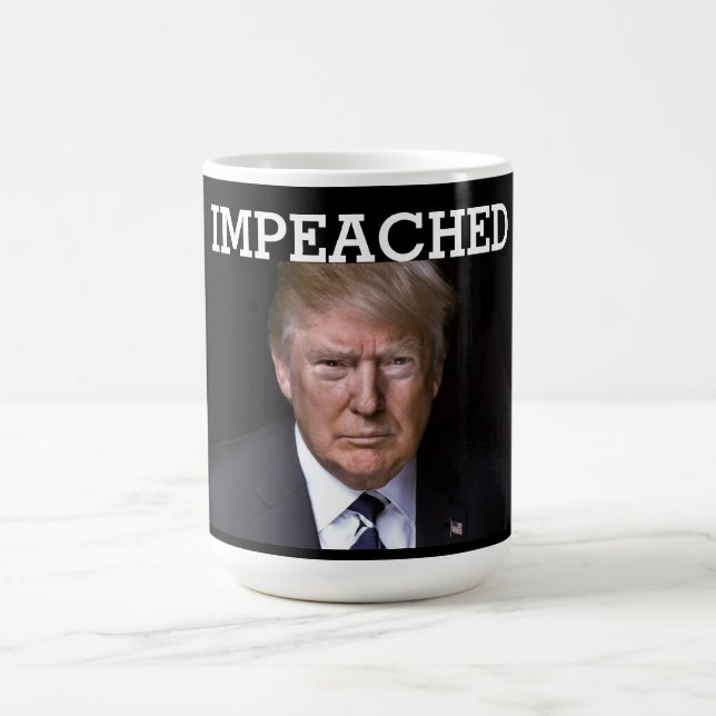 Trump a embrouillé la tasse de café (Centre)