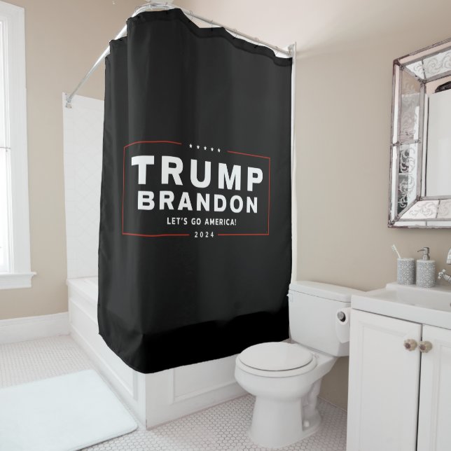 Trump Brandon 2024™ Rideau de douche d'élection bl (En situation)