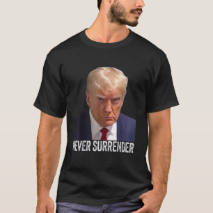 Trump ne s'abandonne jamais Mug Tiré Libre T-Shirt