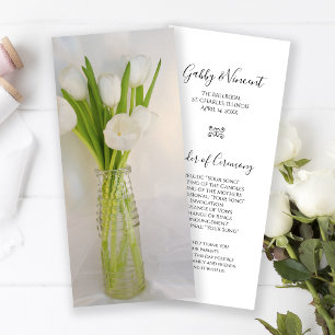 Tulipes blanches dans le programme de mariage de l