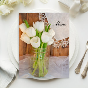 Tulipes blanches rustiques dans Mason Jar Barn Men