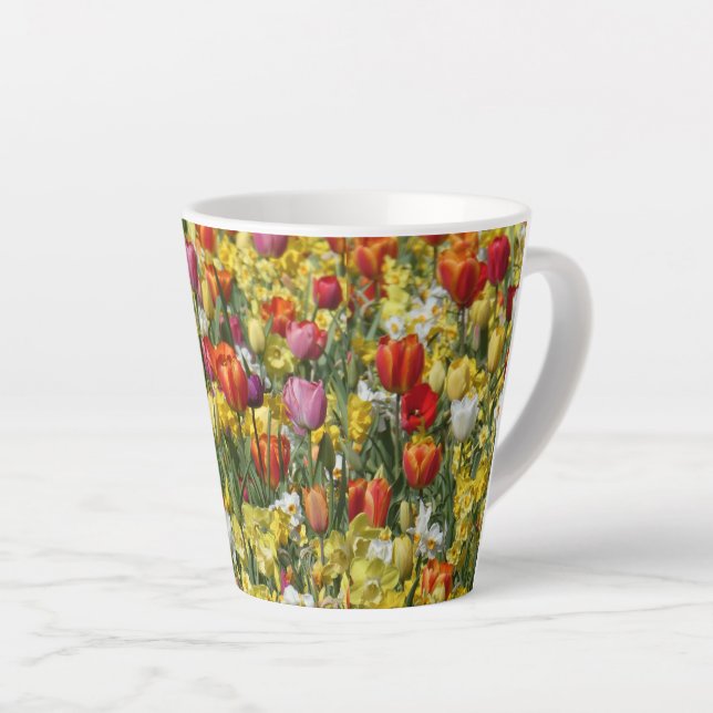 Tulipes colorées et jonquilles Fleurs Latte Mug (Angle droit)