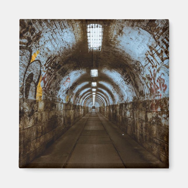 Tunnel de train vide avec le graffiti Magnet (Devant)