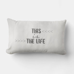 typographie citation accent coussin gris pâle
