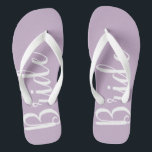 Typographie de mariée Mariage violet tongs<br><div class="desc">Nos tongs de mariée sont parfaits pour la mariée.</div>