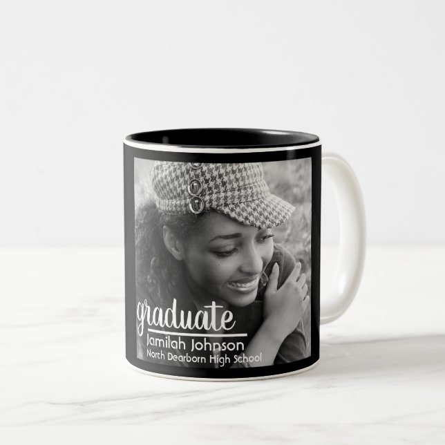 Typographie moderne Classe Black White de Mug 2022 (Devant droit)