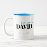 Typographie moderne Groomsmen Mug personnalisé<br><div class="desc">Élégant marionnettiste moderne minimaliste et nom personnalisé en noir et bleu,  simple et unique. Des cadeaux pour les grands mariés à la Bachelor Party. 
Customisez la couleur de la tasse et du texte avec votre choix.</div>