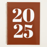 Typographie moderne terracotta personnalisé année<br><div class="desc">Teracotta minimaliste et typographie moderne blanche personnalisée simple élégant Planner. Texte serif blanc personnalisé,  arrière - plan uni en terre cuite. Vous pouvez le personnaliser avec votre nom,  initiales,  monogramme,  année,  etc ou simplement supprimer le texte,  et laisser le noir uni noir couleur noire.</div>