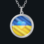 Ukraine - Coeur du collier drapeau - Liberté<br><div class="desc">Soutenez l'Ukraine Colliers à drapeau - Liberté - Paix - Drapeau de l'Ukraine - Ensemble ! Vous pouvez également transférer Support Ukraine à plus de 1000 produits Zazzle ! Nous Sommes Avec L'Ukraine !</div>