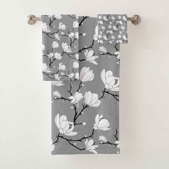 Ultimate Grey Monogramme Magnolia Flower Tow (En situation)