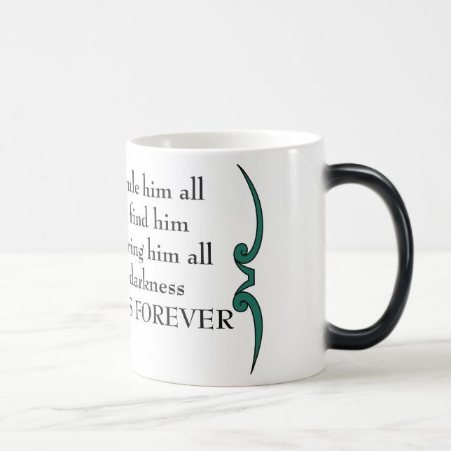 Un anneau pour l'ordonner toute la tasse de (Droite)