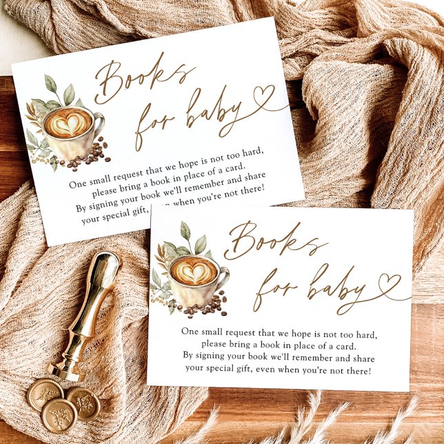 Un bébé brasse des livres pour la carte bébé, café (Créateur téléchargé)