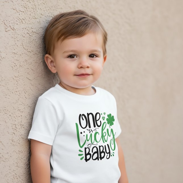 Un bébé chanceux T-Shirt St Patrick pour enfants (Créateur téléchargé)