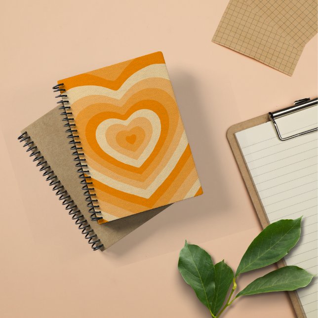 Un Carnet Spiral En Forme De Coeur Orange (Créateur téléchargé)