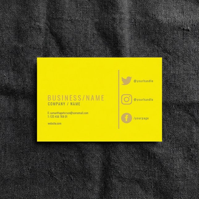 Un carte de visite de médias sociaux jaune néon. (Bright neon yellow social media business card. business card.)