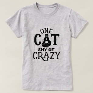 Un chat Shy of Crazy T-shirt