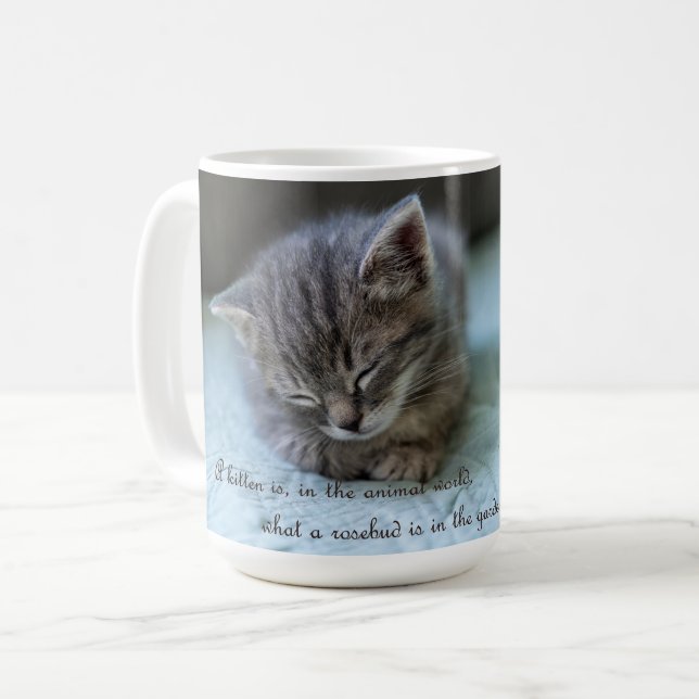 Un chaton est une tasse de chat rosebud (Devant gauche)