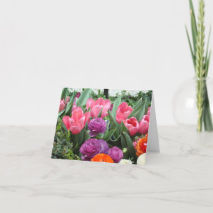 Un choeur des cartes de note roses de tulipes