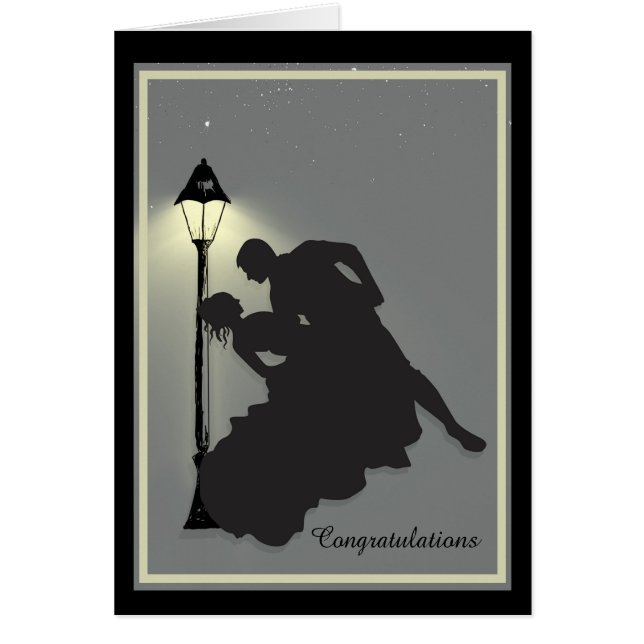 Un couple romantique dansant sous le feu des proje (Devant)