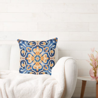 un coussin avec un motif géométrique