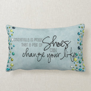 Un coussin de paire de chaussures