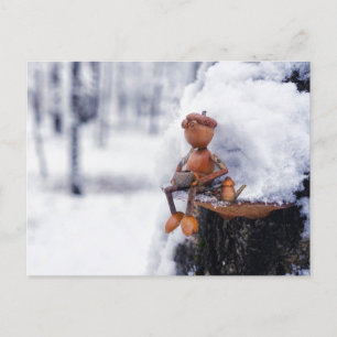 Un elfe de maïs avec un café - carte postale hiver