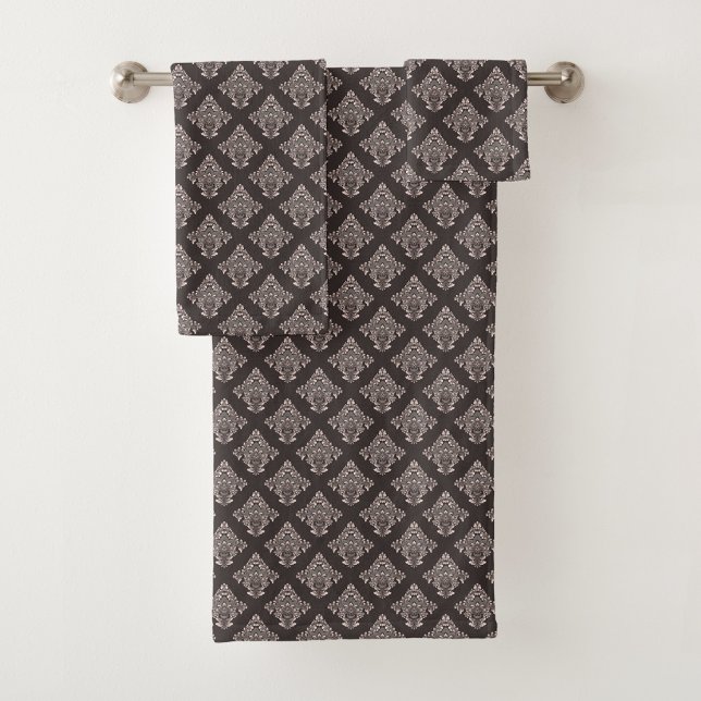 Un ensemble de serviettes avec un motif damassé br (Créateur téléchargé)