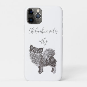 Un étui pour iPhone 11 Pro avec chihuahua