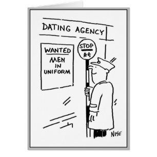 Un homme en uniforme à la recherche d'une date.