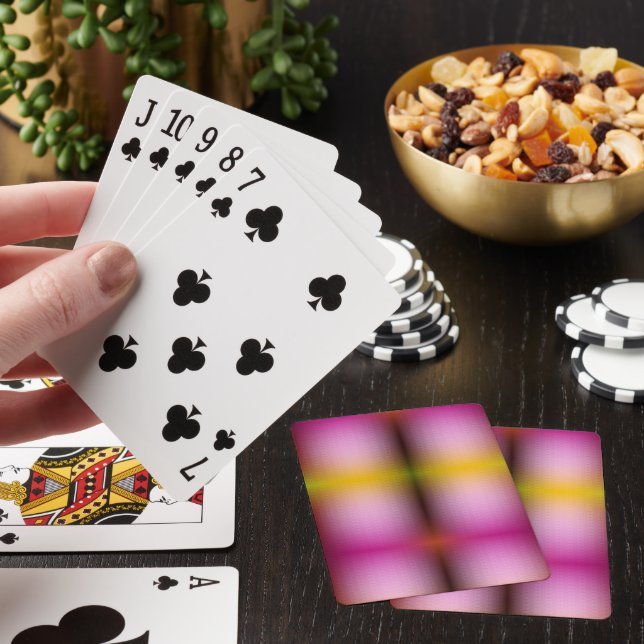 Un jeu de cartes à jouer est étalé (In Situ)