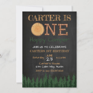 Un joyeux Camper Chalkboard garçon Invitation d'an